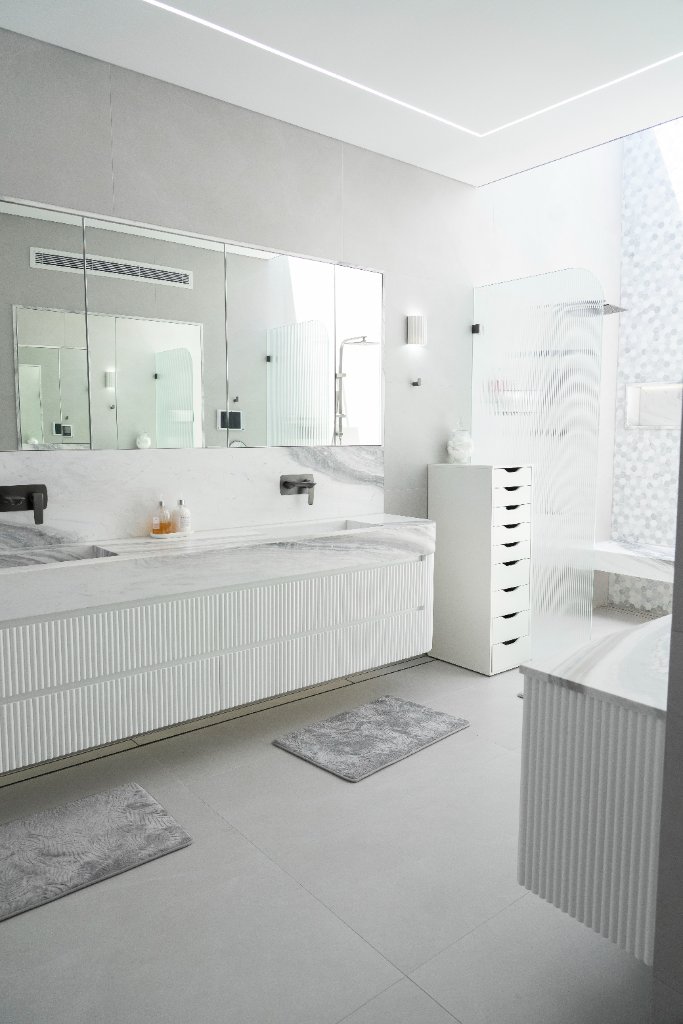 Freestanding bath