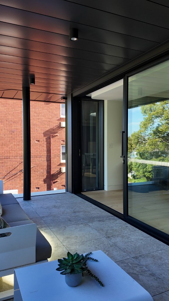 Balcony — Entry