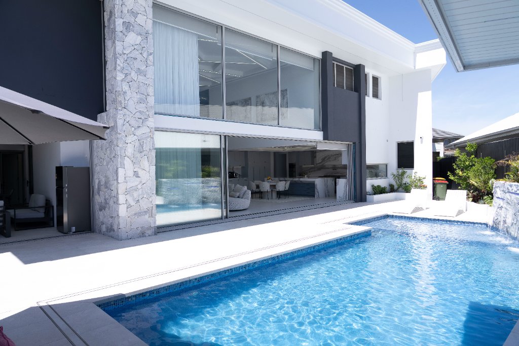 Rear facade and pool