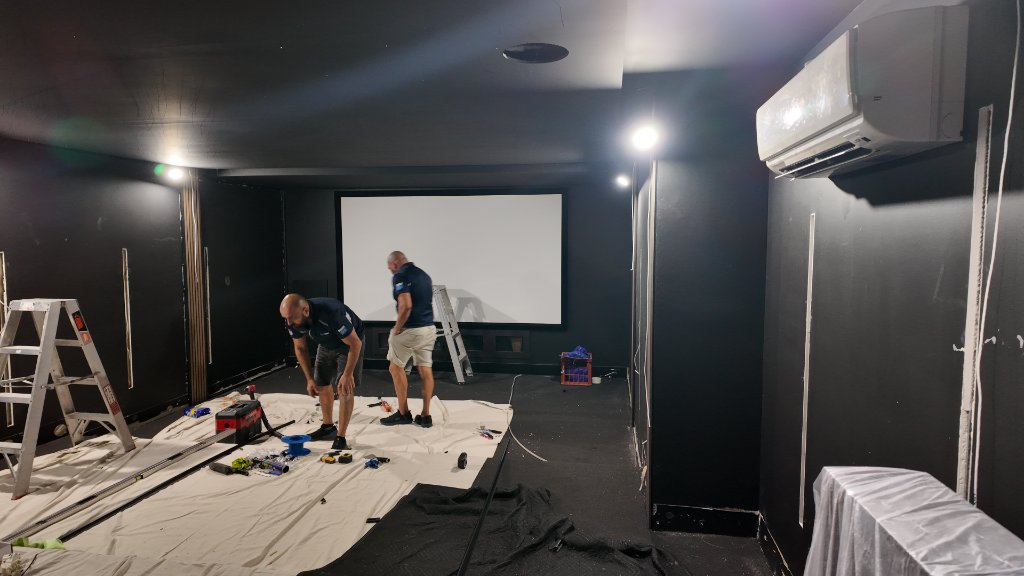 Construction — Screen & Room Setup