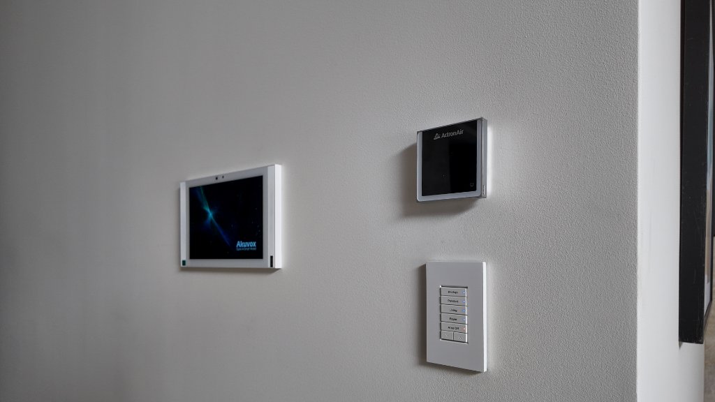 Akuvox Monitor & HVAC Controller
