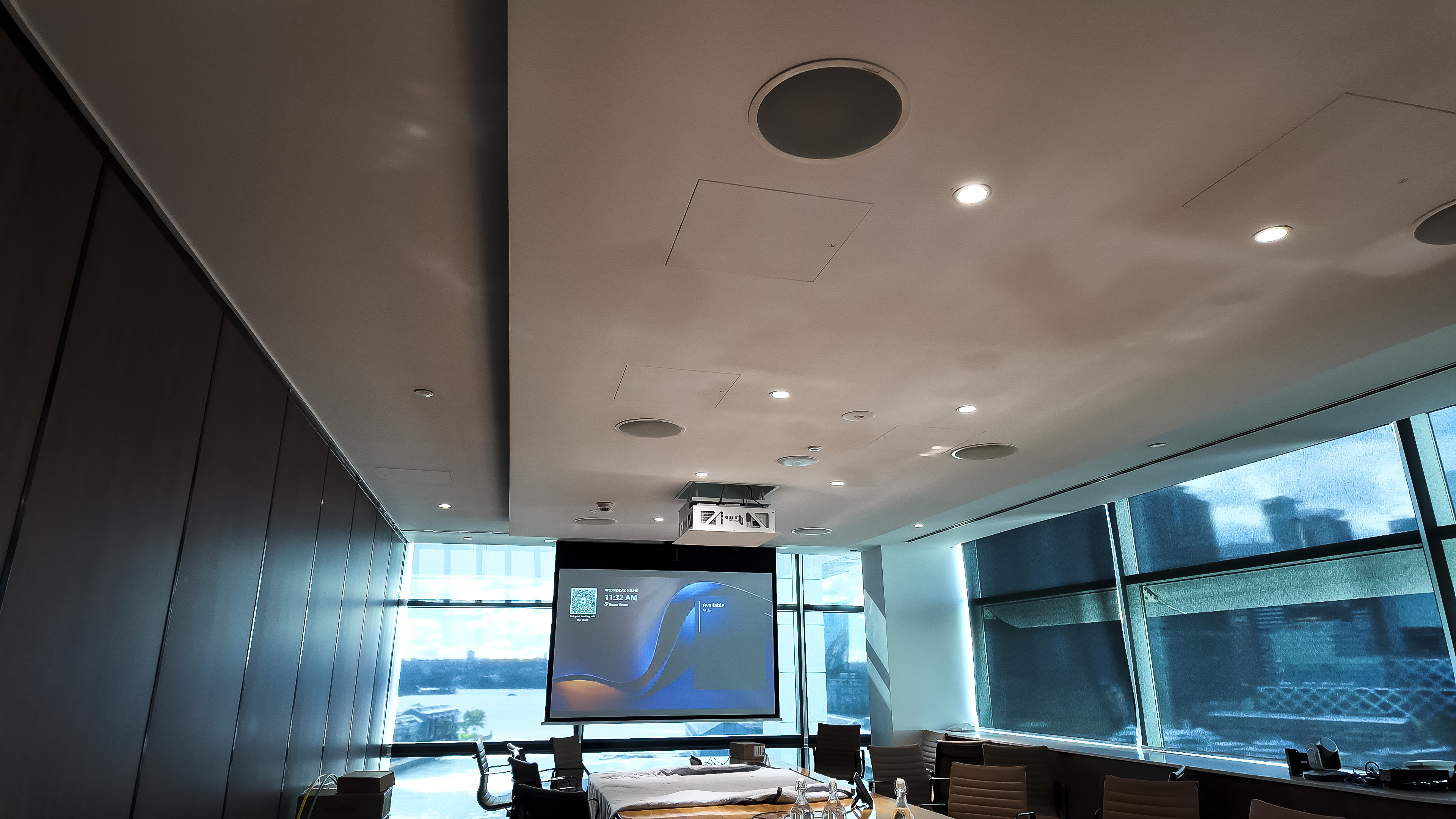 Large Meeting Room — Before