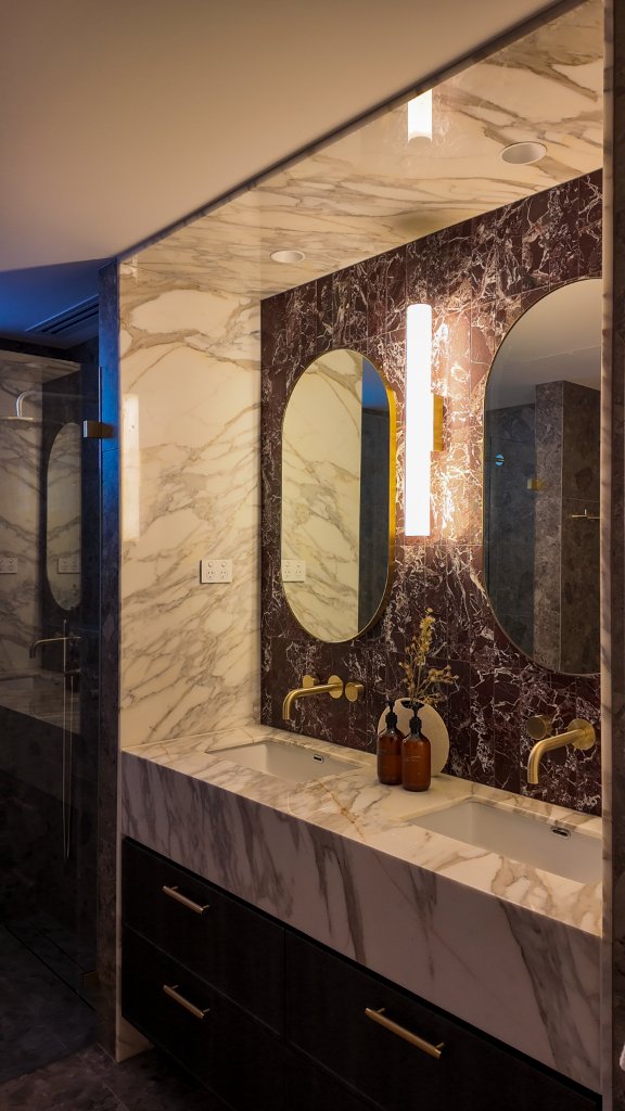Ensuite — Double Vanity