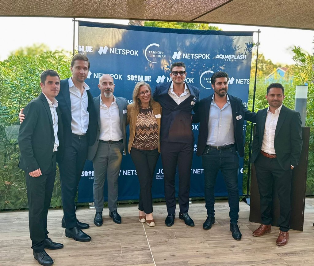 Photo de groupe des participants à un événement Netspok