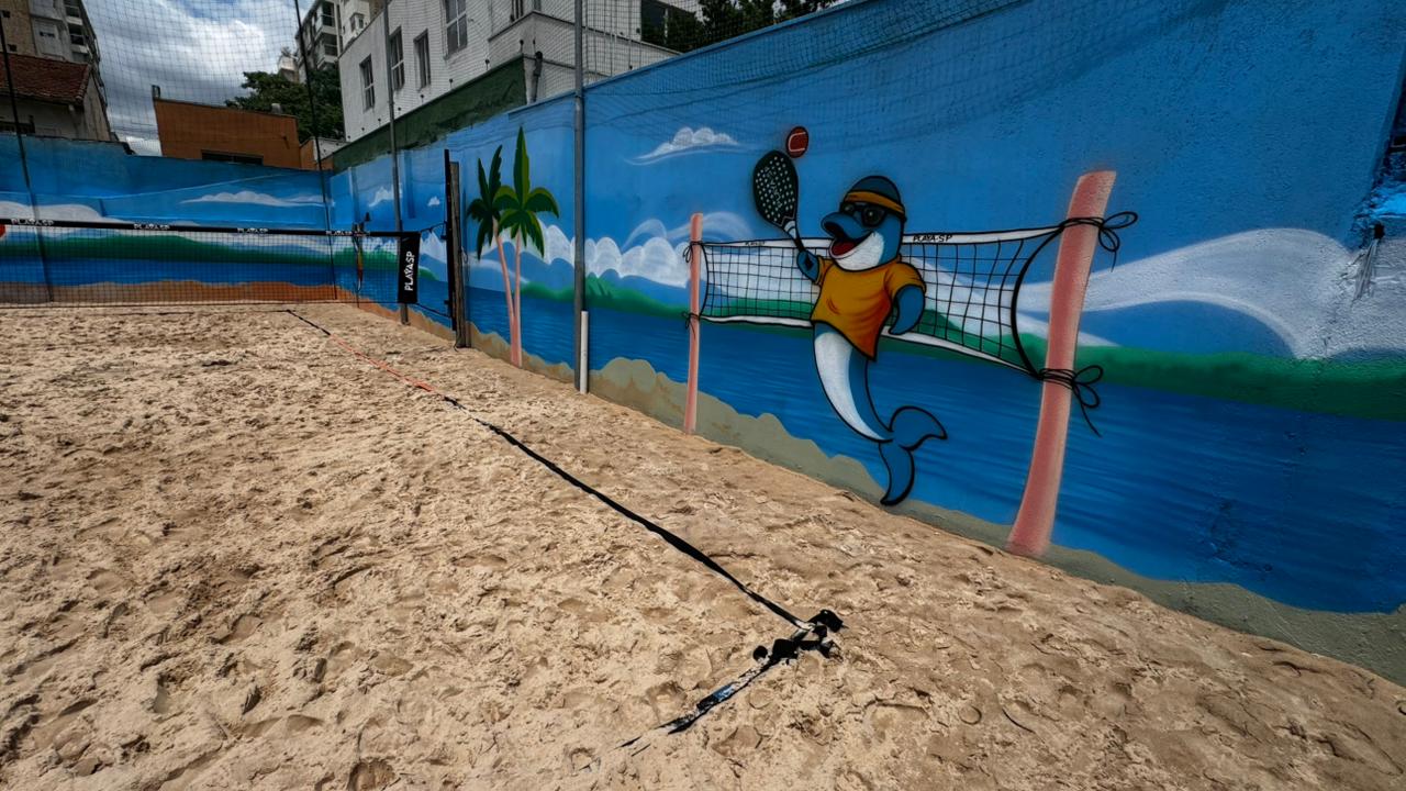 Quadra de beach tennis da arena Playa•SP