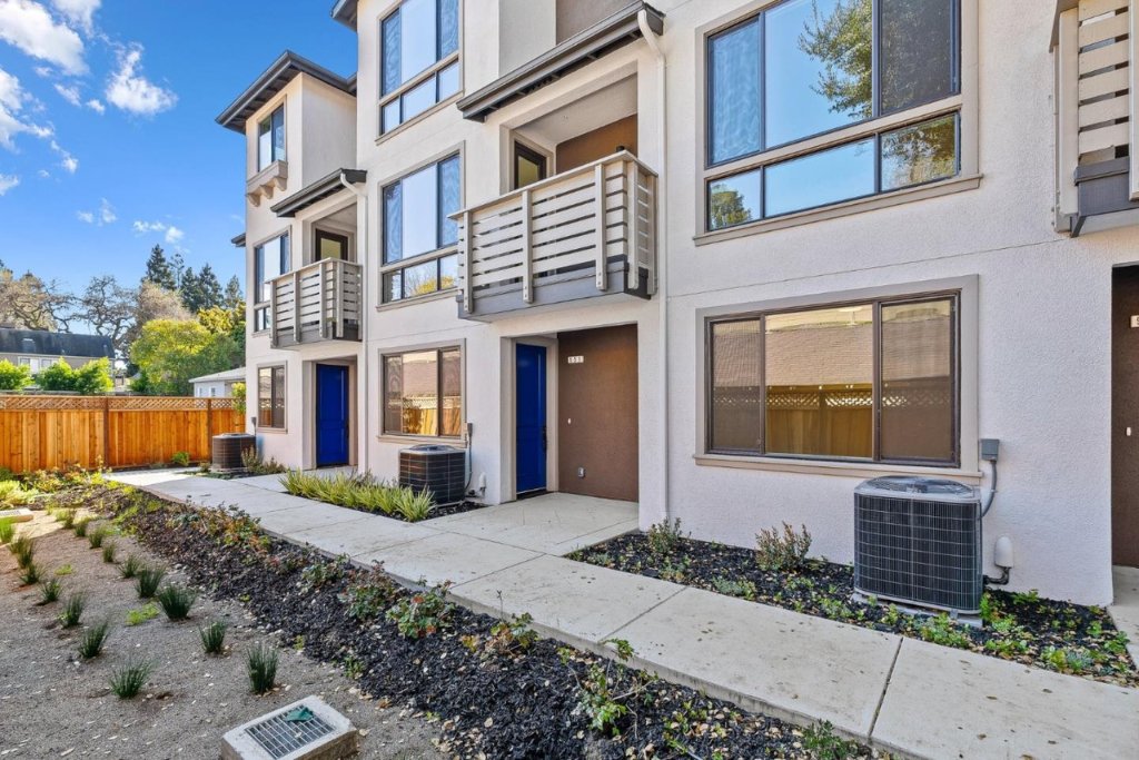 Woodside Oaks Luxury Townhome