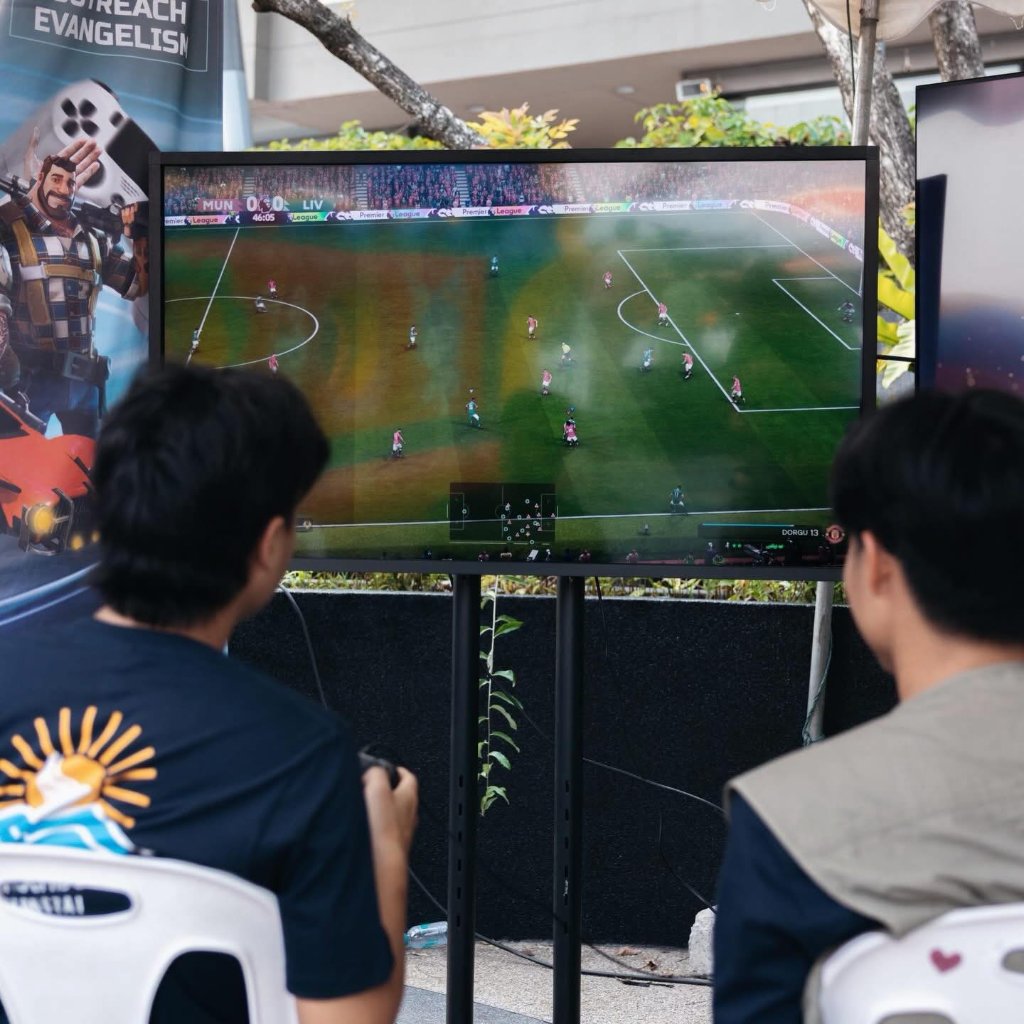 Packed crowd at Victory Gaming event