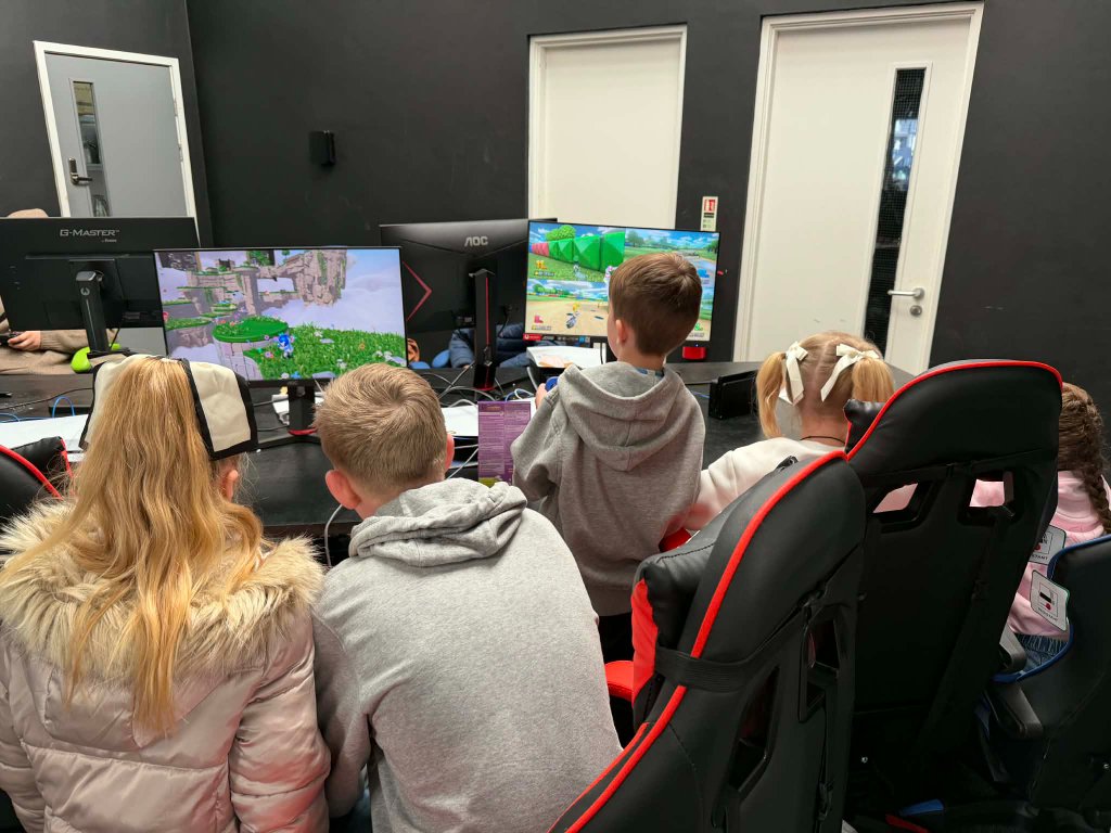 Kids gaming at Victory Gaming esports centre