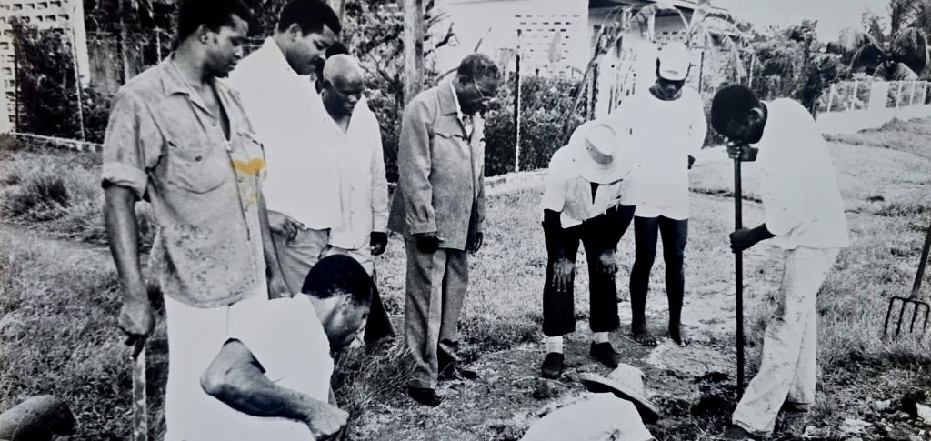 Aimé Césaire et les habitants de Texaco — Archives Alfred Macao