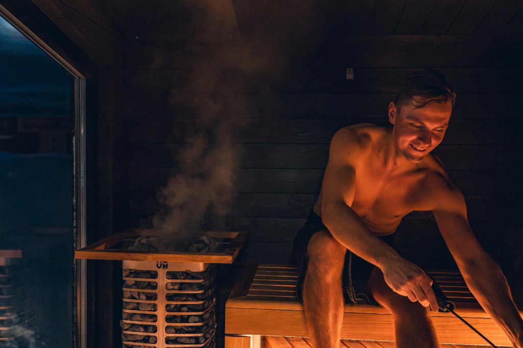 Puinen suomalainen sauna – saunan ilmanvaihto on oleellinen osa kosteudenhallintaa ja rakenteiden kunnossapitoa