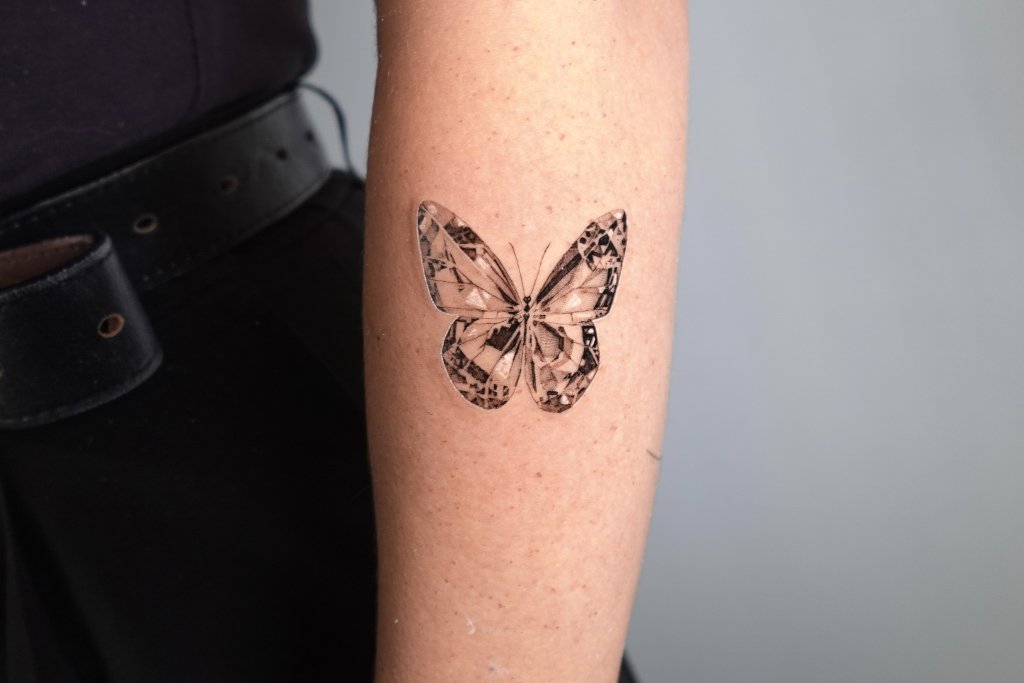 fine line tattoo by Hernan at The Sunroom LA, Santa Monica CA