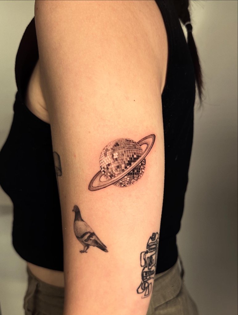 fine line tattoo by Hernan at The Sunroom LA, Santa Monica CA