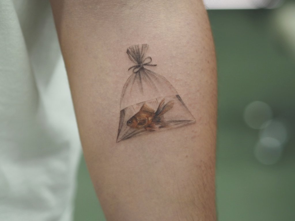 fine line tattoo by Hernan at The Sunroom LA, Santa Monica CA