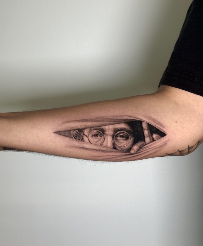 fine line tattoo by Hernan at The Sunroom LA, Santa Monica CA