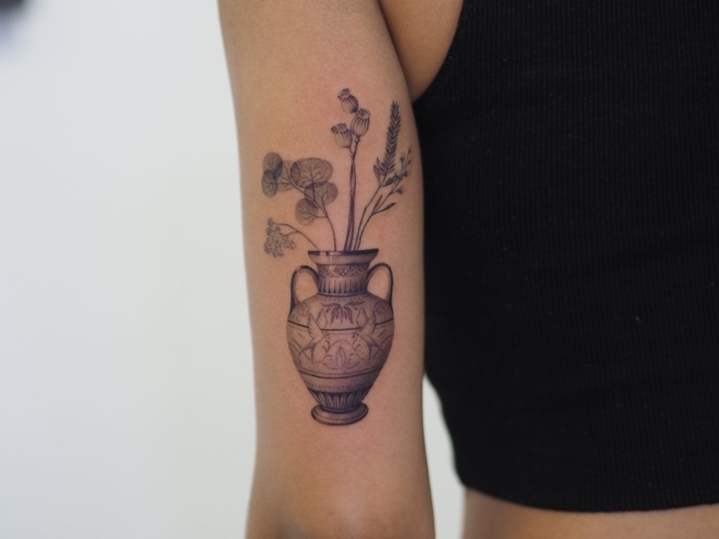fine line tattoo by Hernan at The Sunroom LA, Santa Monica CA