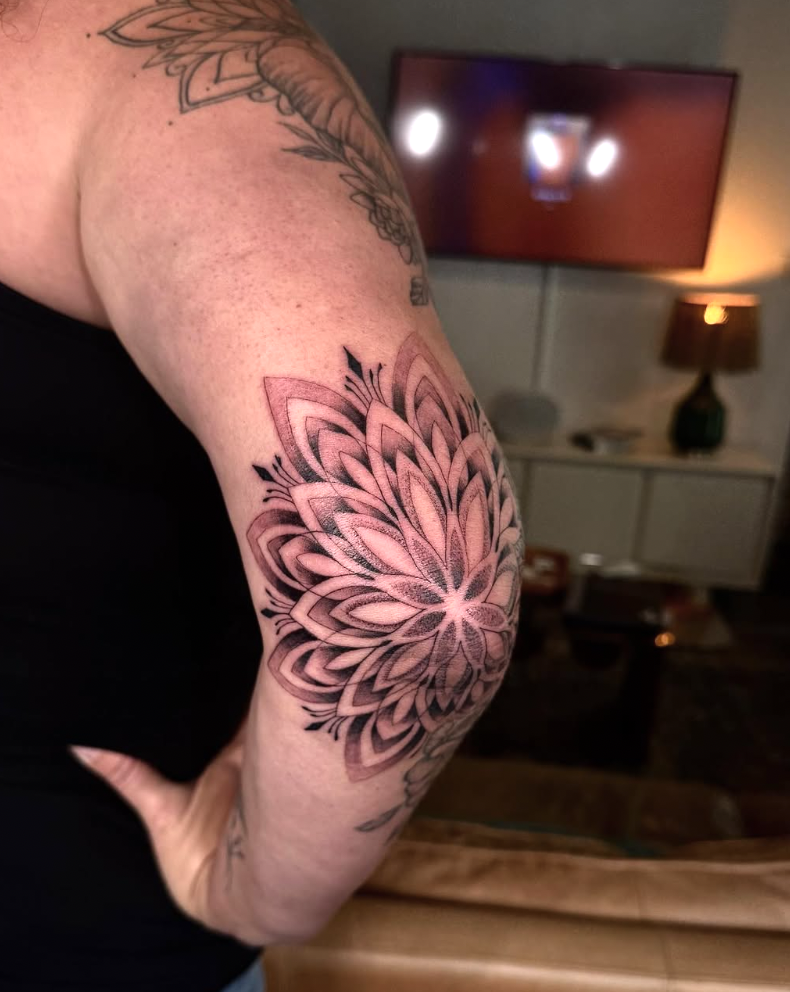 fine line tattoo by Bruno Townse at The Sunroom LA, Santa Monica CA