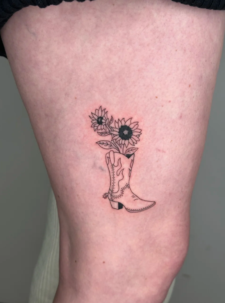 fine line tattoo by Arabella Vida at The Sunroom LA, Santa Monica CA