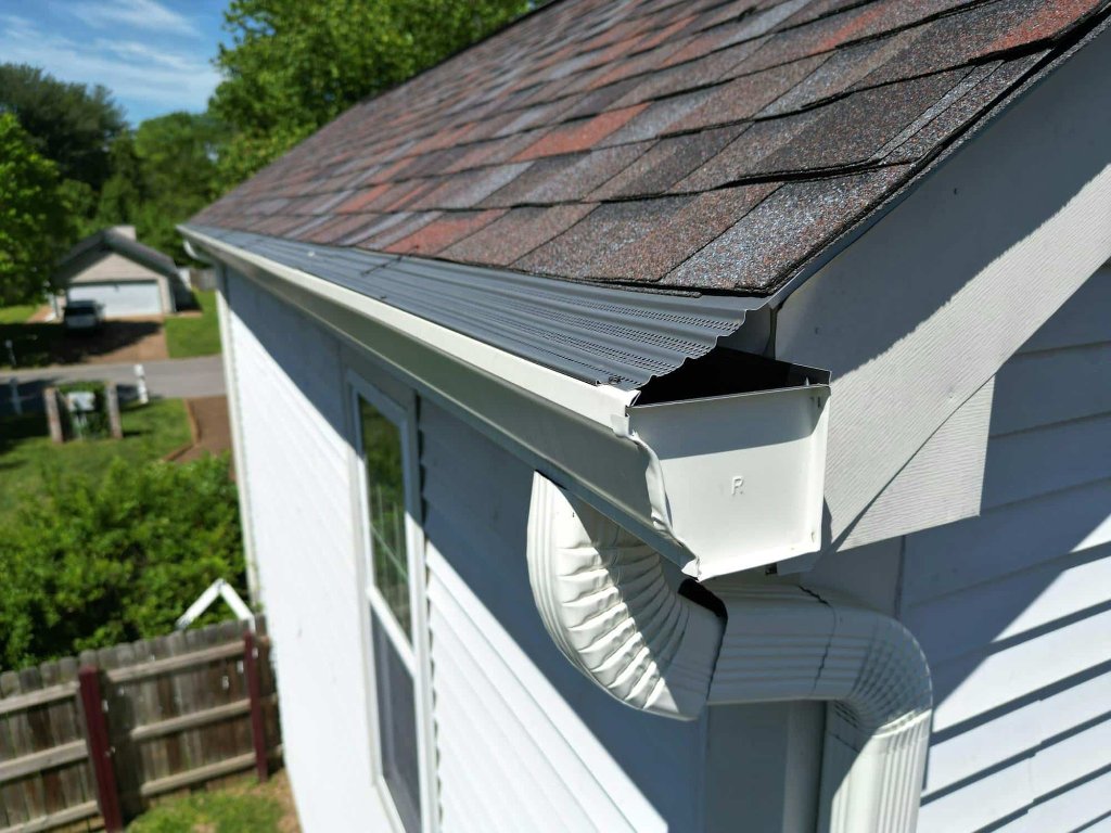 Seamless gutter system installed on Oakdale area home