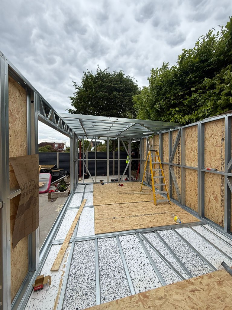 Steel frame structure supported on a ground screw foundation