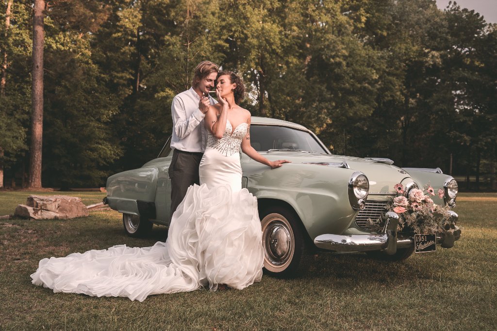 Bonnie & Clyde: A Vintage Wedding Editorial with Amanda Rose Bridal at Lake Pines Event Center