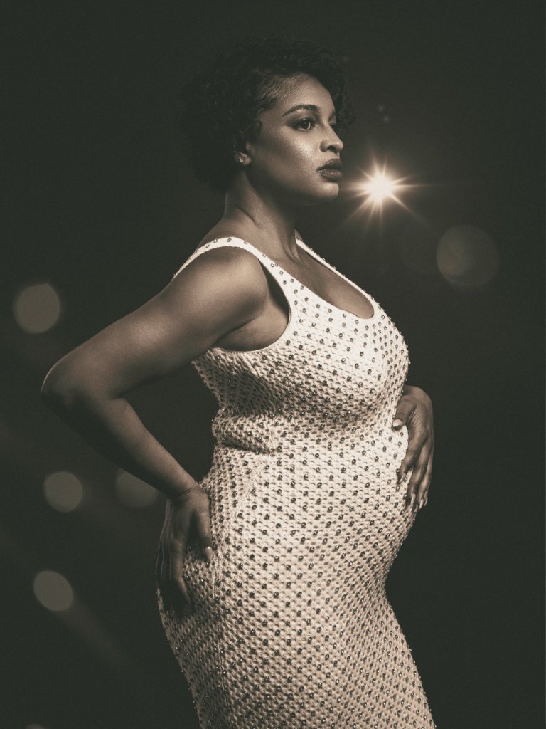 Sonoyia: A Glamour-Draped Maternity Session