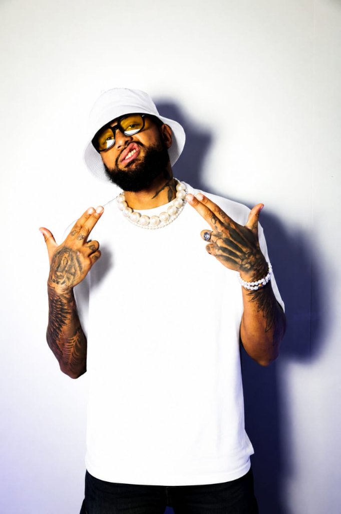 Festy Brand — Performing Live