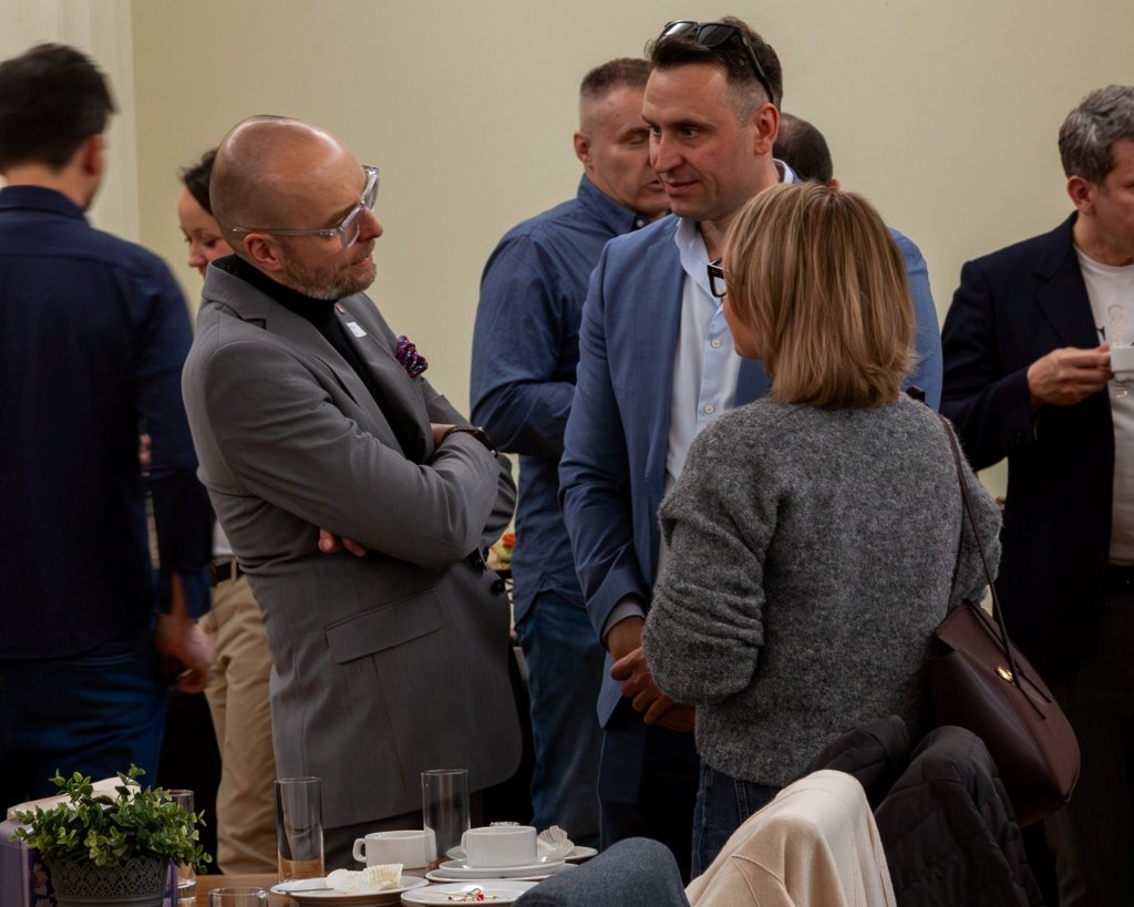 CEMBA alumni networking at Bistro Jajko