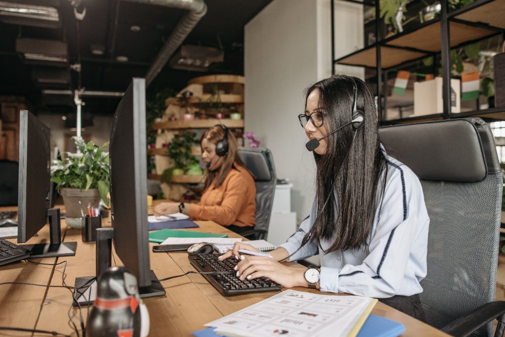 Support specialists assisting customers at their workstations