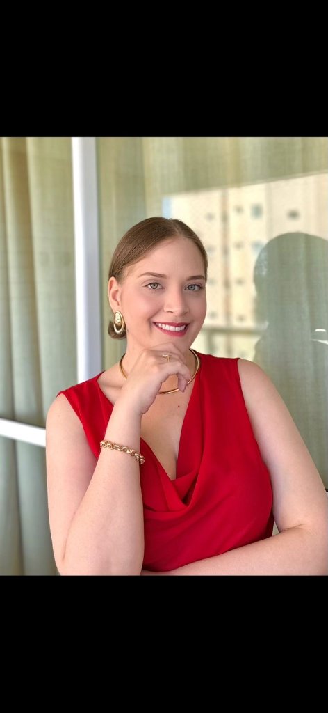 Dra. Clara Nobre - Cirurgiã-Dentista e Harmonização Orofacial na Clínica Espaço Hévolus