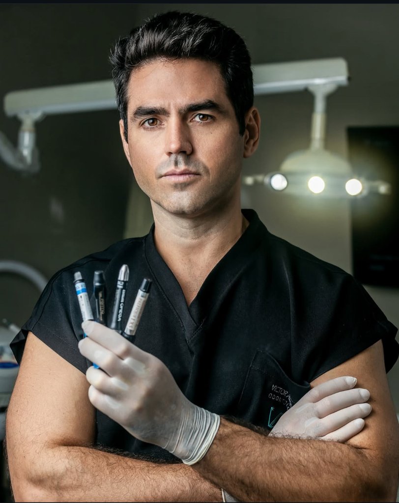 Dr. Victor Alencar - Cirurgião Dentista Especialista em Implantes na Clínica Espaço Hévolus