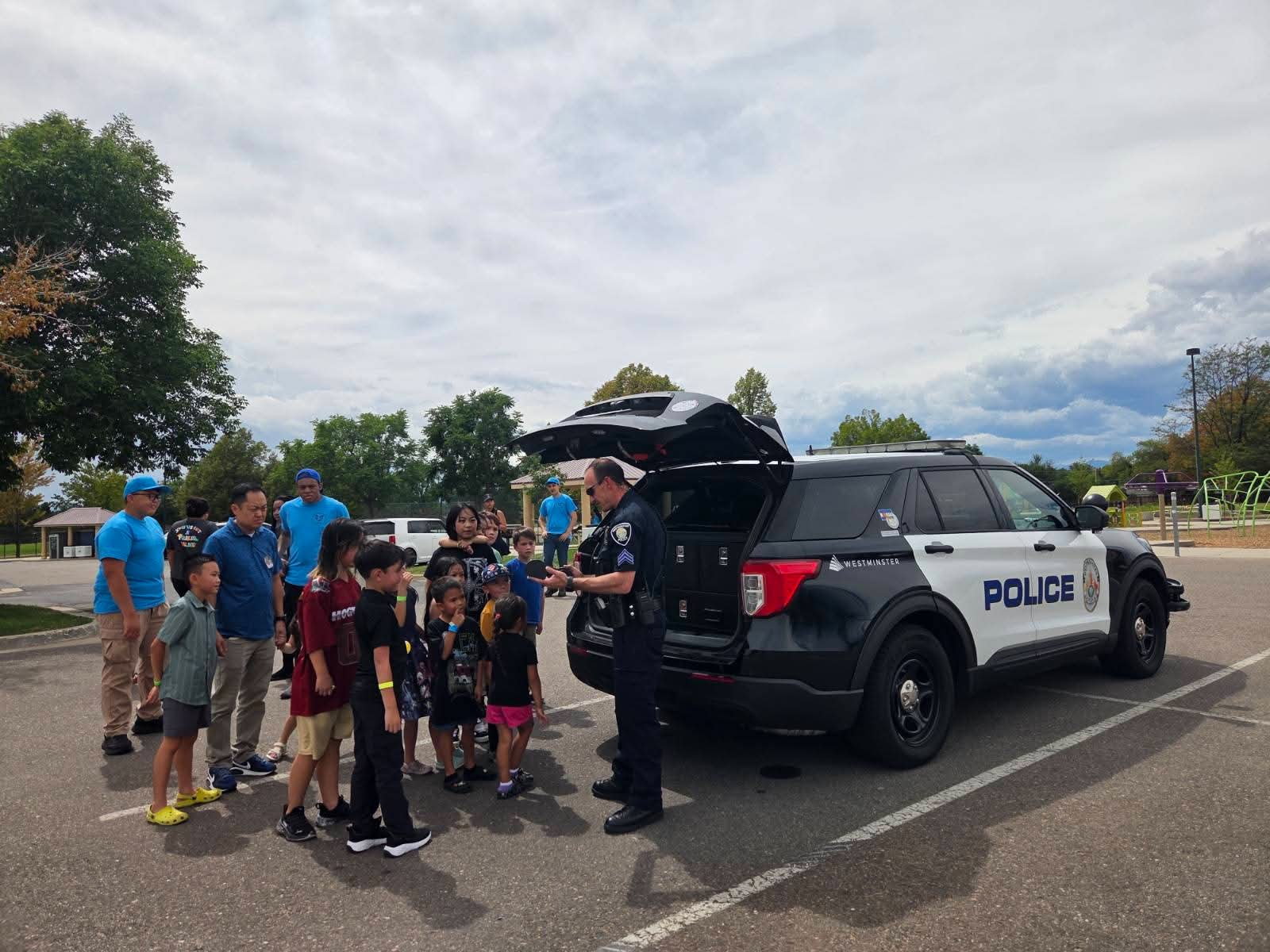 Children meeting a Westminster police officer