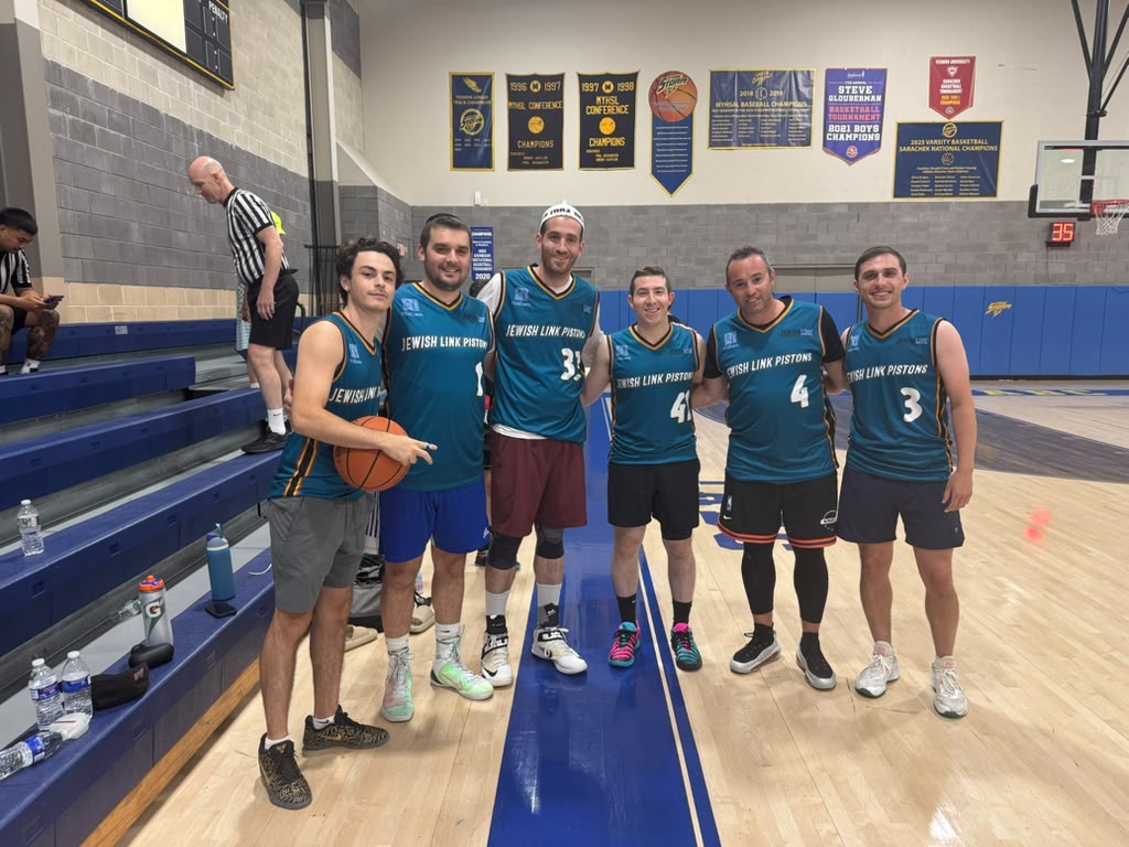 Jewish Link Pistons team photo