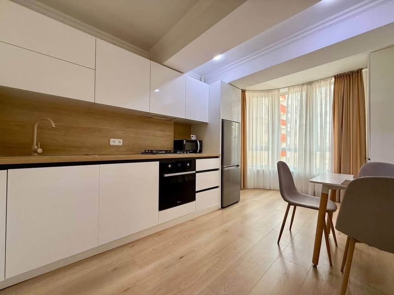 Vând urgent apartament 1 odaie + living, Centru, Chișinău