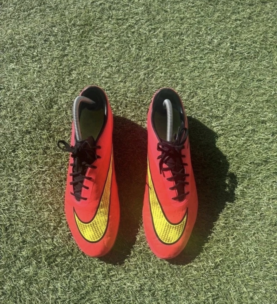 Crampons Nike Mercurial corail swoosh jaune - Bon état