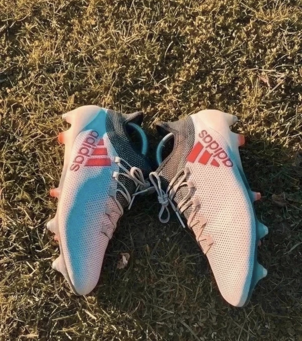 Crampons Adidas crème trois bandes orange - Bon état