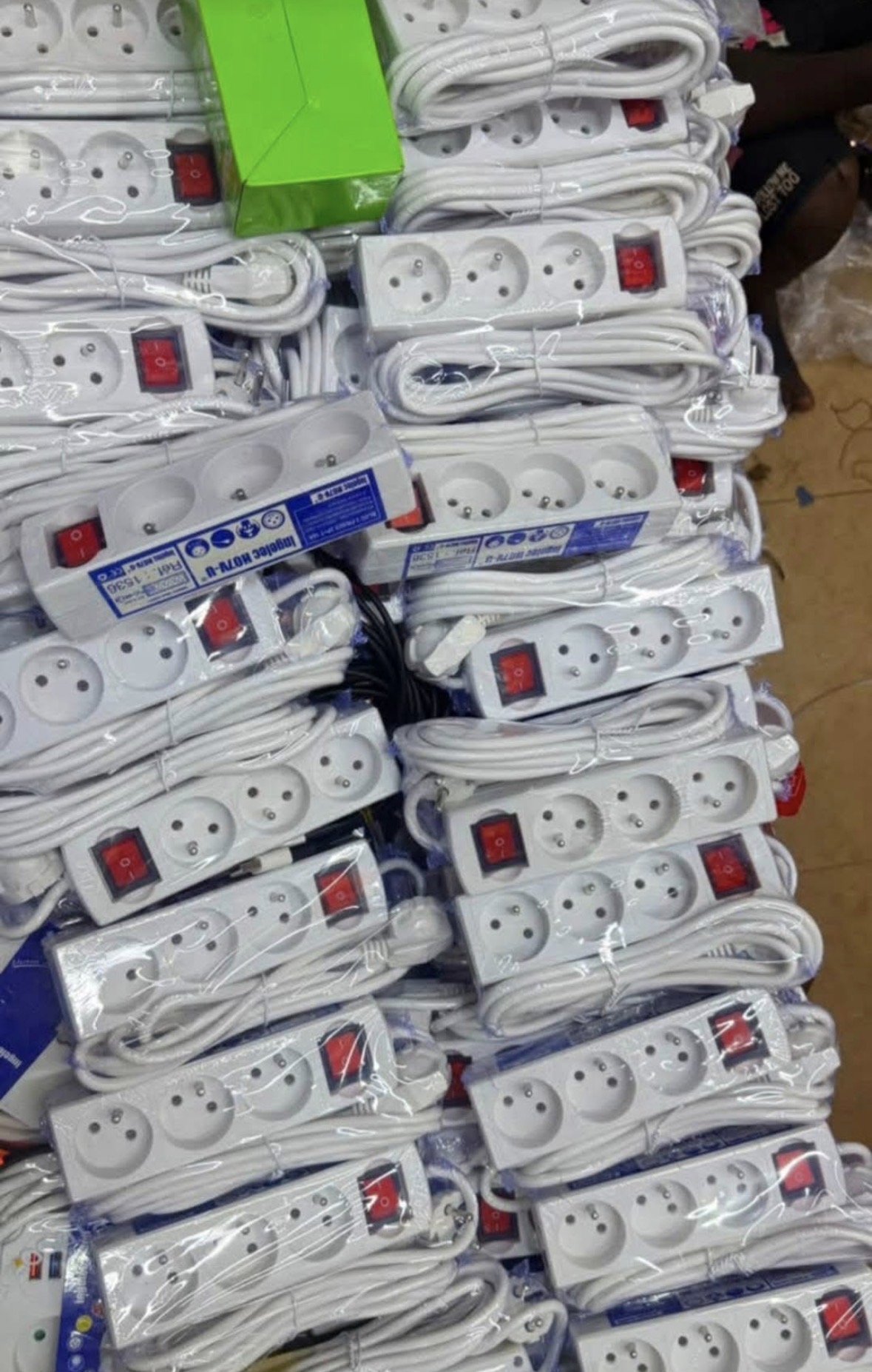 Lot de multiprises Ingelec (env. 25-30 unités) - Stock grossiste