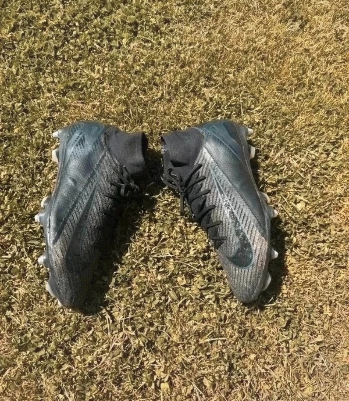 Crampons Nike noirs mat high-top col sock - Très bon état