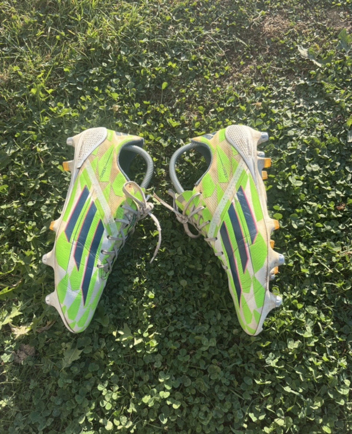 Crampons Adidas Adizero vert néon bandes bleues - Bon état