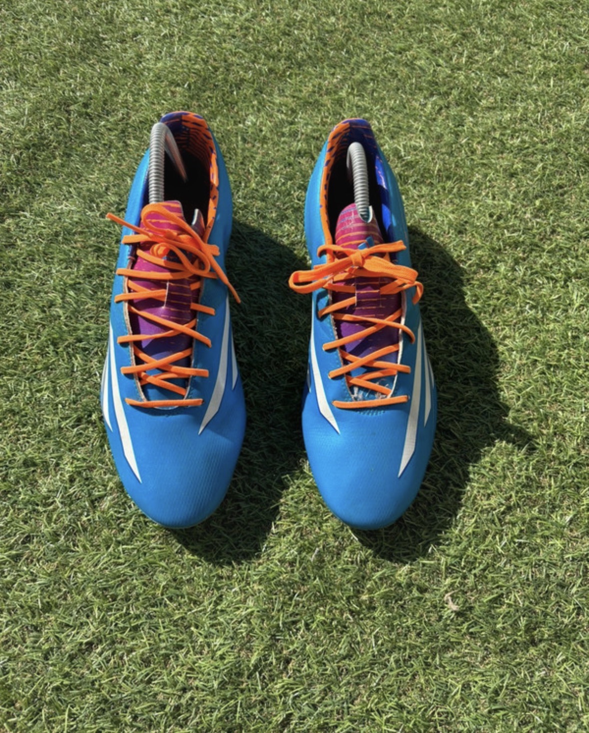 Crampons de football Adidas bleu vif - Bon état