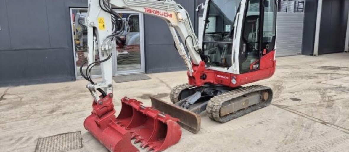 Mini-pelle Takeuchi TB23R - Engin de chantier