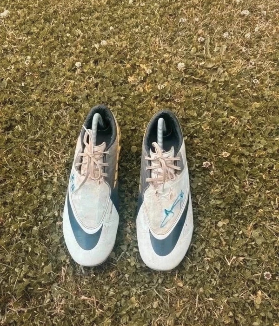 Crampons Nike crème swoosh vert forêt - Bon état