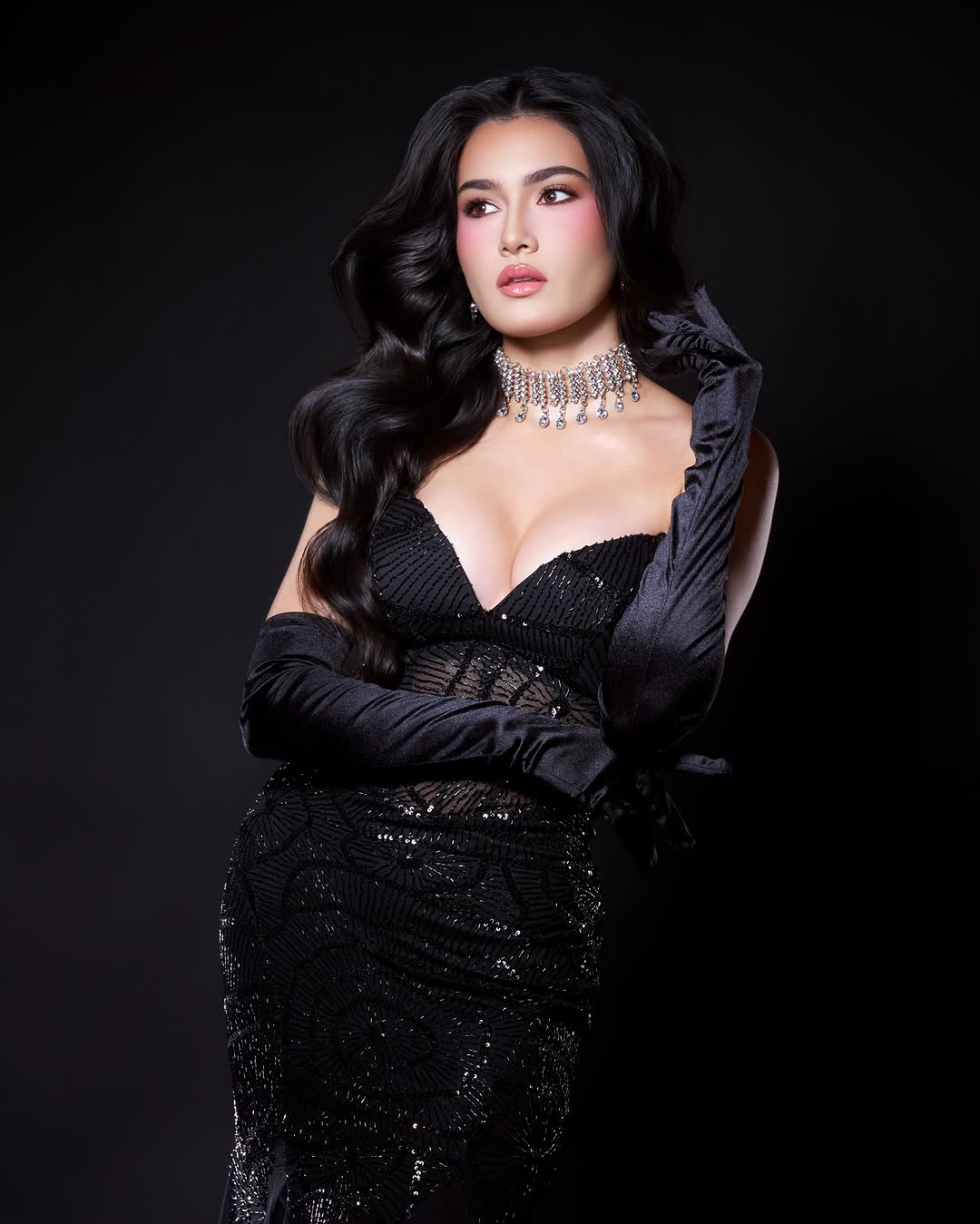 Editorial — Noir Sequin