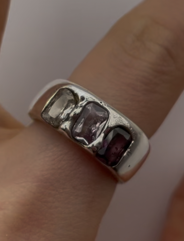 Multi-stone silver ring