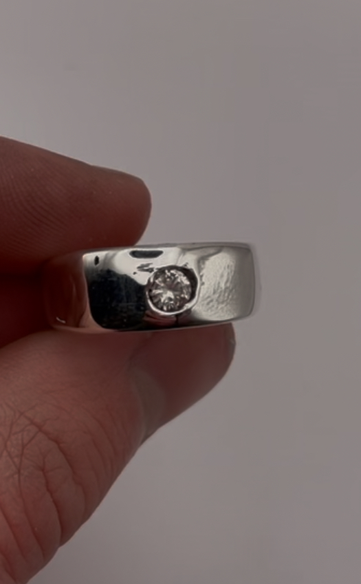 Silver ring with diamond