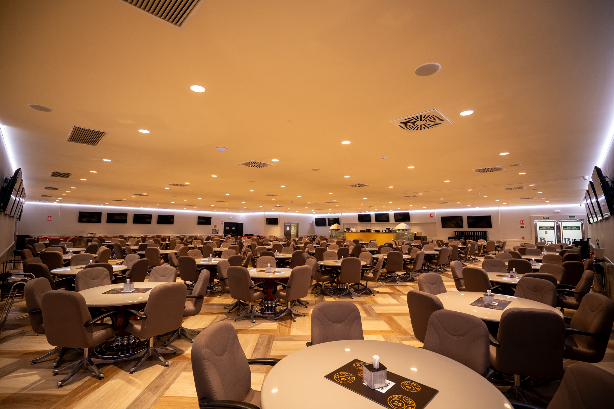 Interior de la sala Bingo Augusta (Badalona)