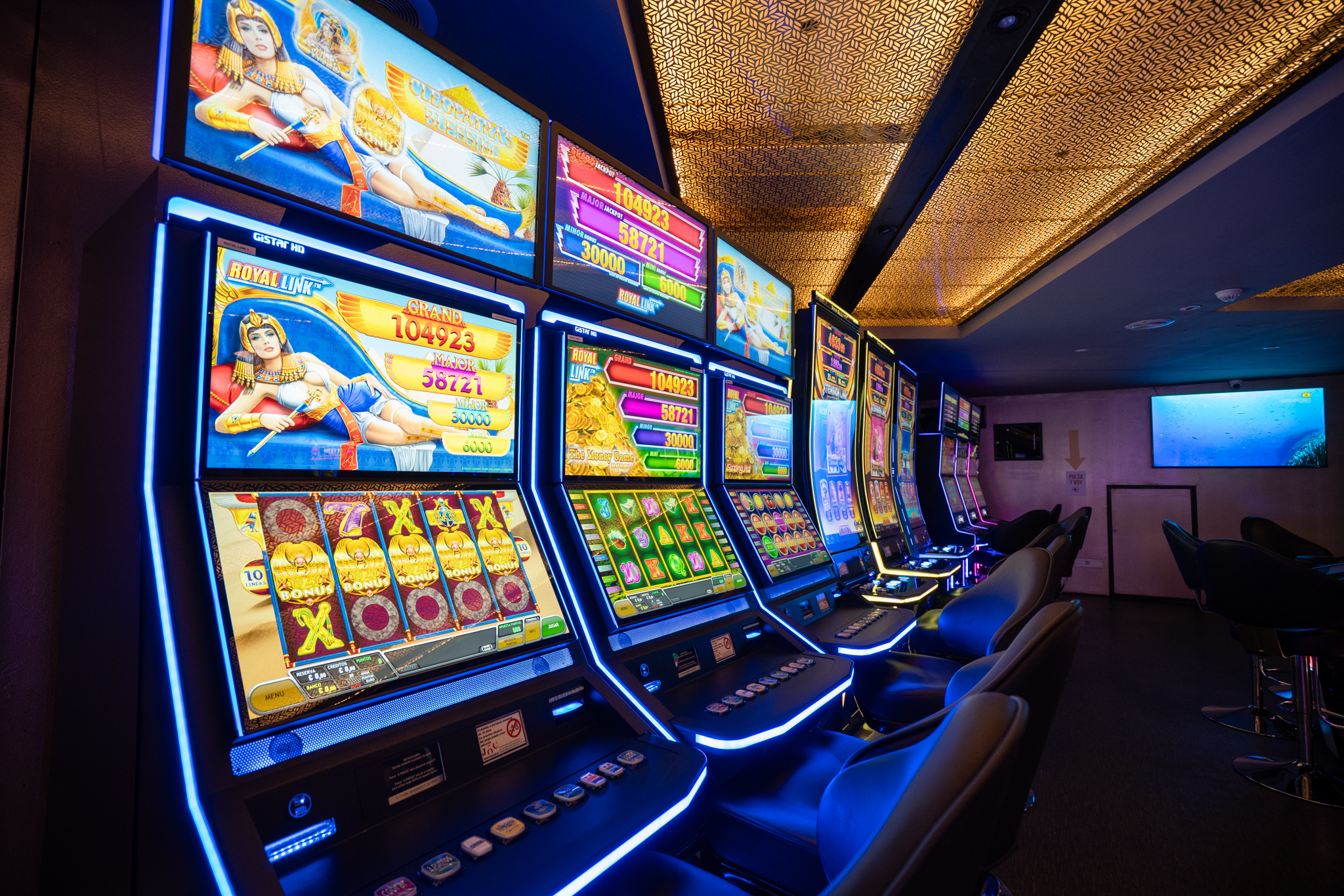 Máquinas Royal Link con botes Grand, Major y Minor del Bingo Ciutat de Barcelona