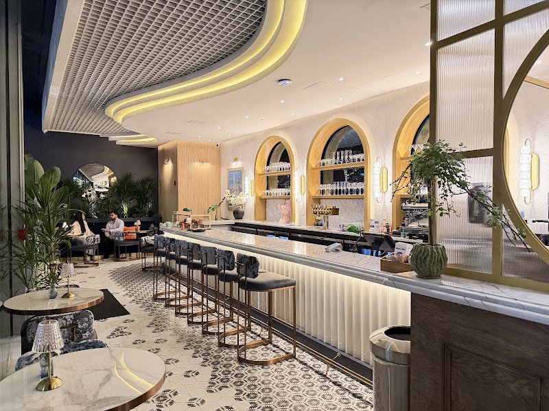 Palm Vintage interior bar