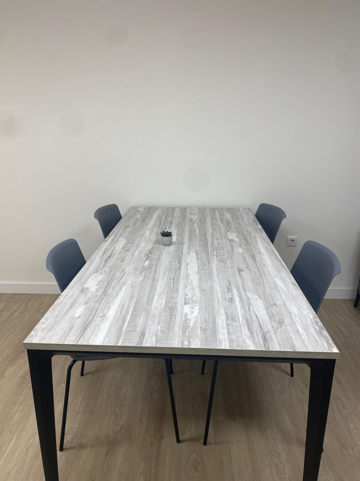 Sala de reuniones y atención al cliente