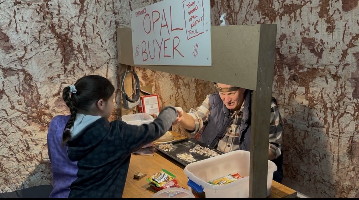 Sealing the deal at the Shonky Opal Buyer