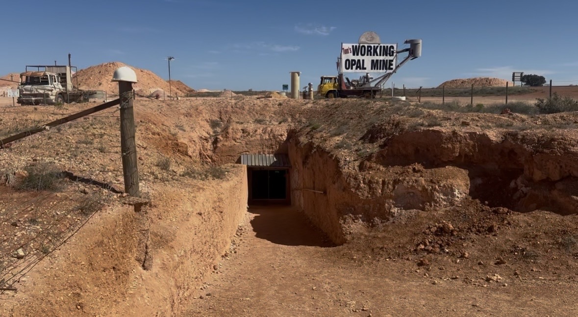 The entrance to Tom's Working Opal Mine